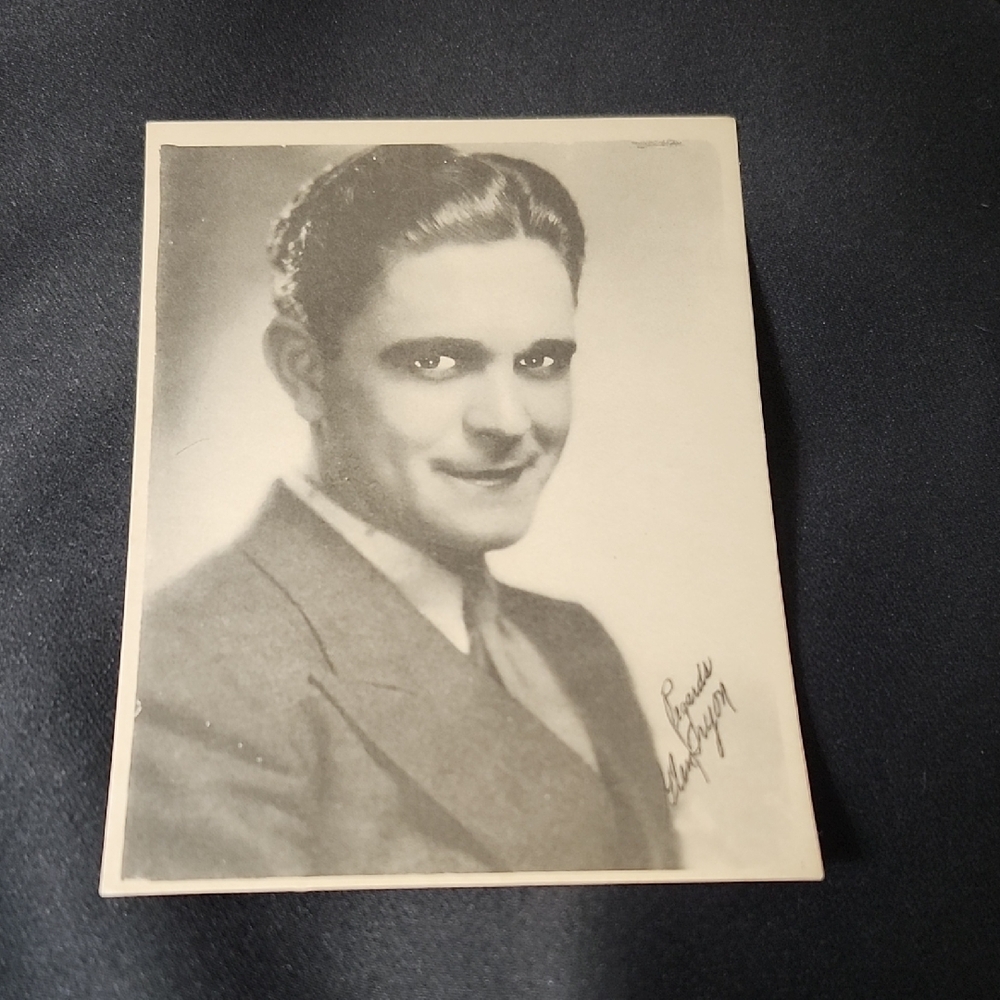 VINTAGE AUTOGRAPHED GLENN TRYON PHOTO CARD